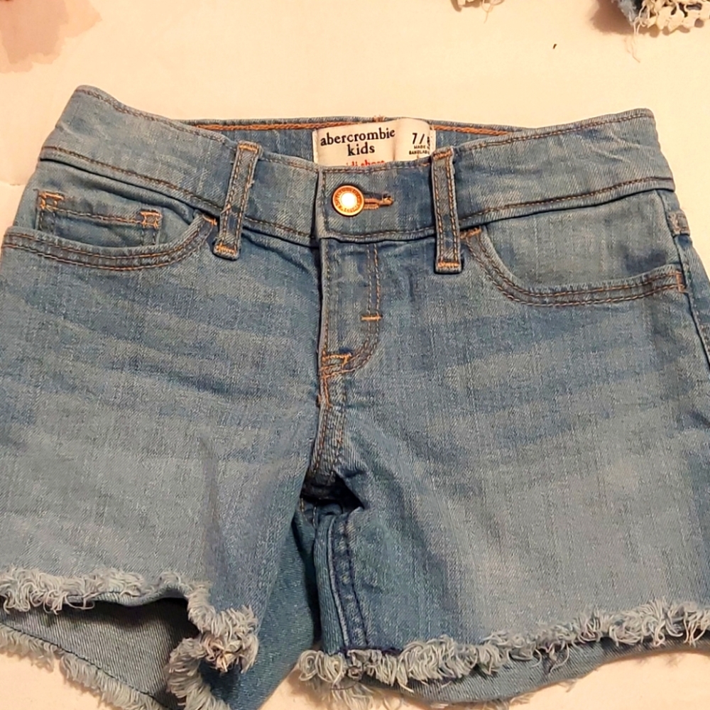 MUST BUNDLE Girls distressed denim shorts